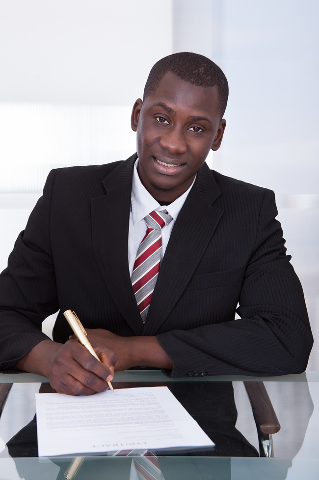 Businessman-signing-Contract